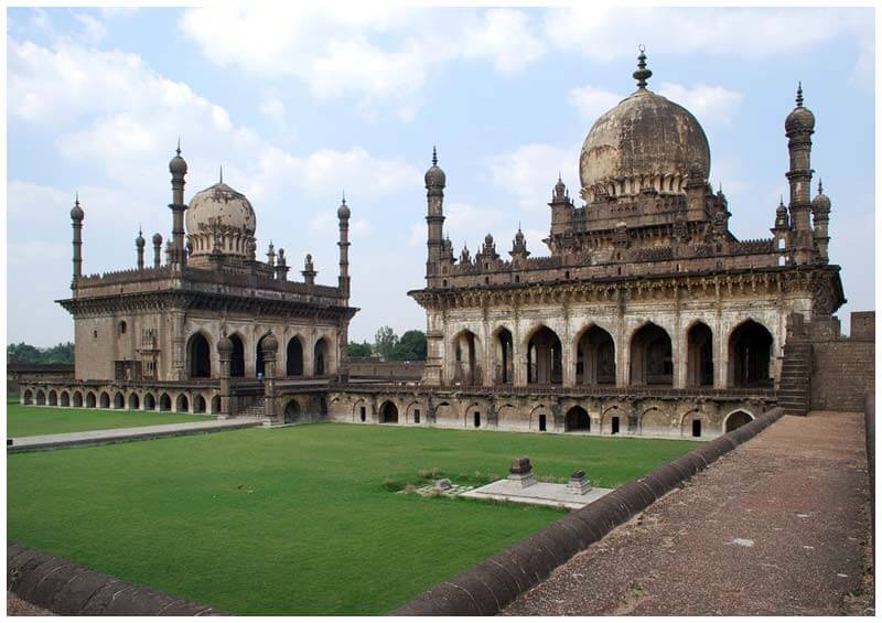 Qutub-Shahi-Tombs-Hyderabad